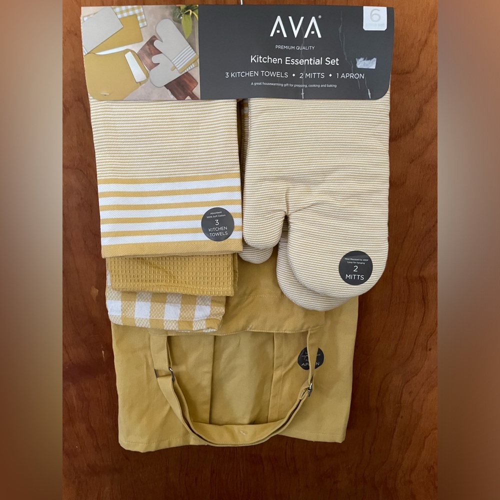 NEW AVA Kitchen Essential Set Mustard Color
3 KITCHEN TOWELS • 2 MITTS • 1 APRON